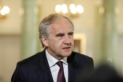 TRUDNE NEGOCJACJE Pielęgniarki osiągnęły porozumeinie z prof. Marianem Zembalą, ministrem zdrowia. Nie obeszło się bez kompromisów.