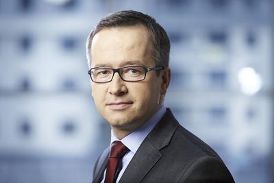 20-letnie doświadczenie: Wojciech Sass posiada karierę rozpoczął w 1995 r. w Pionie Usług Finansowych firmy Accenture w Warszawie. W latach 1997-2011 był zatrudniony w Boston Consulting Group (BCG), gdzie realizował projekty dla towarzystw ubezpieczeniowych i banków w Niemczech, Australii i w Polsce.