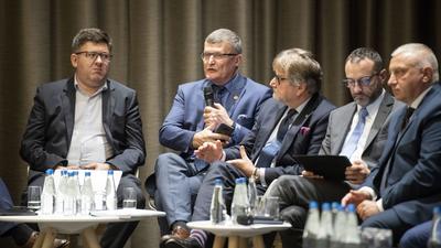 6. konferencja "Polityka lekowa" odbyła się 19 października 2018 r. w Warszawie O roli szczepień w polityce lekowej państwa dyskutowali m.in. dr n. med. Paweł Grzesiowski, główny inspektor sanitarny dr hab. n. med. Jarosław Pinkas, wiceminister zdrowia Marcin Czech, prof. dr hab. n. med. Adam Antczak.
