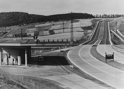 Stacja benzynowa przy jednej z autostrad