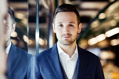 PORAŻKA TO NIE KONIEC ŚWIATA: Piotr Smoleń, prezes Data Ventures, próbował kilka razy, zanim udało mu się stworzyć dobrze prosperujący biznes. Uważa, że wielu przedsiębiorców motywację do działania wynosi z rodzinnego domu. Jego ojciec trzy razy musiał zaczynać biznes od zera, co oswoiło go z wizją niepowodzenia.