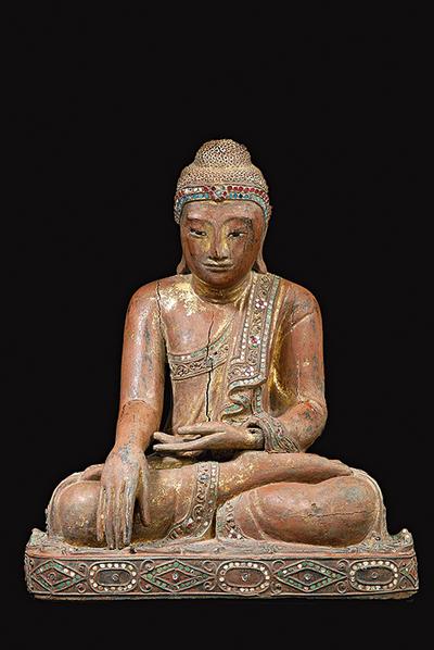 MOZART
BUDDÓW Drewnianą,
inkrustowaną szkłem figurę wycenia się na 48 tys. zł — jak podaje Prima Porta
Antiquities, pochodzi z III Królestwa Myanmar, z okresu dynastii Konbaung i
panowania króla Alaungpaya. Dla Kowalskiego: z czasów Mozarta.