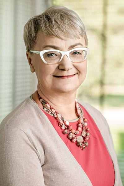 ZNIECHĘCENI: Nie pamiętam tak pesymistycznych nastrojów wśród przedsiębiorców, jak obecnie.
Firmy zaczynają mieć kłopoty z finansowaniem działalności, bo np. ostrożniejsze
są też banki. Pracownicy stawiają wyższe wymagania, jest coraz więcej bankructw
i przypadków wstrzymywania działalności. Biznes jest wciąż czymś nowym
zaskakiwany. To zniechęca do działania i inwestycji — mówi Henryka Bochniarz,
prezydent Konfederacji Lewiatan.