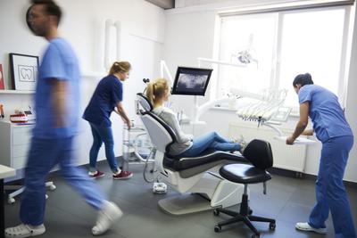 Rozporządzenie MZ ma
na celu zwiększenie dostępności do leczenia
stomatologicznego w warunkach epidemii COVID-19.