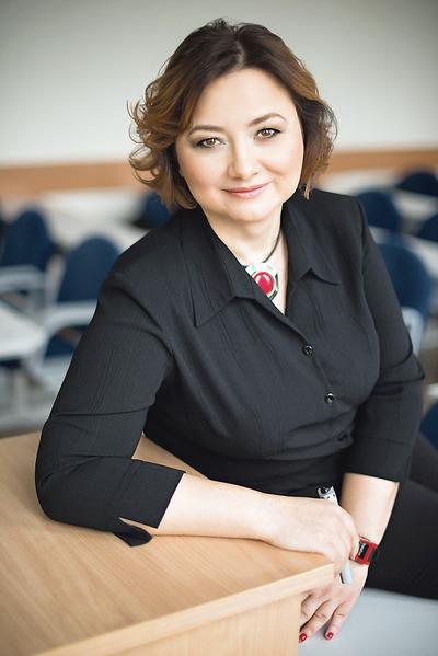 PROMOCJA WAR- TOŚCI: Dr Jolanta Tkaczyk, ekspertka w dziedzinie marketingu i zachowań konsumenckich z Akademii Leona Koźmińskiego, zaznacza, że nie każda reklama ma negatywny wpływ na dzieci. Jako przykłady podaje społeczne przekazy promocyjne zachęcające do dobrych nawyków żywieniowych czy edukacyjne, nakłaniające do nauki przedmiotów ścisłych.