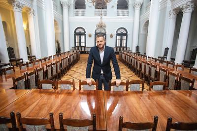 PRZYŚPIESZYĆ INFORMATYZACJĘ Wśród priorytetów Janusza Cieszyńskiego, wiceministra zdrowia, są m.in.: wprowadzenie nadzoru nad projektami IT na poziomie ministerstwa, rozwój systemów analitycznych i rozwój e-usług dla pacjentów i lekarzy.