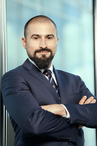 POD ROZWAGĘ: Tomasz Wagner, starszy menedżer w Dziale Doradztwa Podatkowego EY, podkreśla, że warto rozważyć stosowanie podzielonej płatności. Jego zdaniem, split payment może być pomocny w przypadku np. krytycznych transakcji obarczonych wysokim ryzykiem wyłudzeń.
