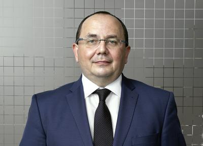PODSTAWOWA
WARTOŚĆ: Mamy nowe linie produkcyjne i nowoczesne magazyny, stale zmieniamy i
doskonalimy asortyment produktów, lecz i tak w centrum naszego zainteresowania
jest człowiek — klient i pracownik — mówi Marcin Bilik, wiceprezes Grupy Amica
ds. operacyjnych.