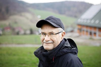 DOPIERO
KRYZYS POMOŻE: Roman Kluska, założyciel Optimusa, uważa, że dopiero kiedy
przychodzi kryzys, państwo jest gotowe na ulgi dla przedsiębiorców. Tak było za
ministra Wilczka i premiera Millera.