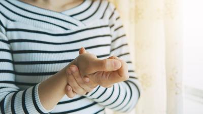 Zgodnie z danymi NFZ w Polsce jest ok. 600 tys. pacjentów z zapalnymi chorobami stawów. Najczęstszym z tych schorzeń jest reumatoidalne zapalenie stawów (RZS).
