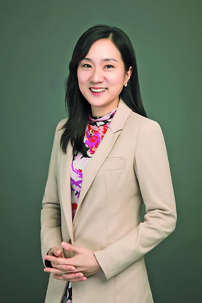 RACHEL WANG, dyrektor CEE-China Desk w HSBC Bank Polska, ekspertka z 15-letnim doświadczeniem w bankowości, która przeniosła się z Delty Rzeki Perłowej do Warszawy, aby wspierać rozwój biznesu klientów HSBC między Europą Środkowo- -Wschodnią a Chinami.