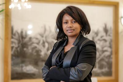 WSZYSCY LUDZIE PREZYDENTA: Phumzile Langeni jest wśród czterech wysłanników prezydenta Cyrila Ramaphosa, którzy mają pomóc w programie ściągnięcia do RPA w pięć lat inwestycji wartości 100 mld USD. Pozostali wysłannicy to Jacko Maree, były prezes Standard Banku, Trevor Manuel, były minister finansów, obecnie prezes rady nadzorczej grupy Old Mutual, i Mcebisi Jonas, były wiceminister finansów.
