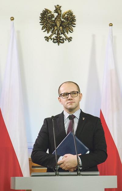 NOWY
MODEL: GDDKiA, którą kieruje Tomasz Żuchowski, szuka rozwiązań pozwalających
przyśpieszyć procedury przetargowe. Pierwsze rozwiązania przetestuje na A1.