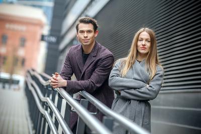 KOMENTUJĄ,
CO ŻYCIE NIESIE: Weronika Nowakowska i Maciej Matusik, współtwórcy portalu
Kruczek.pl, uważają, że prawo nie jest takie straszne, trzeba je tylko poznać i
taką szansę dają użytkownikom ich strony. Każdy może tu znaleźć omówienie
przepisów z różnych dziedzin, ale też komentarze prawne do bieżących wydarzeń w
kraju i na świecie.