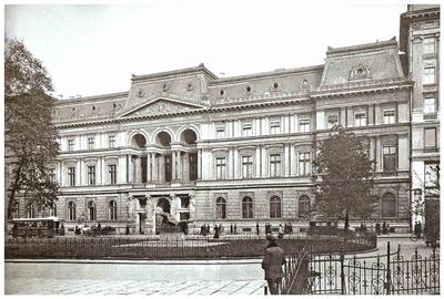 Pierwsza siedziba Fundacji - Pałac Kronenberga, widok od pl. Małachowskiego