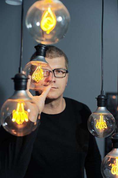 TWÓRCZY LUZ: Szefowie, którzy poganiają pracowników, są zabójcami innowacyjności i kreatywności. Chwile samotności, wyciszenia i odprężenia są po to, by otworzyć się na niespodziewane, odblokować przepływ inspiracji i pomysłów — mówi Adam Bodziak, zarządzający Green Light Public Relations.