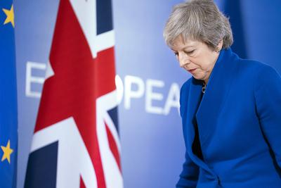 KWADRATURA
KOŁA: Opierając się na wynikach referendum Theresa May, premier Wielkiej
Brytanii, uzgodniła z Unią Europejską zasady rozwodu. Tyle, że na wyspach nie
chcą ich ani zwolennicy, ani przeciwnicy brexitu.