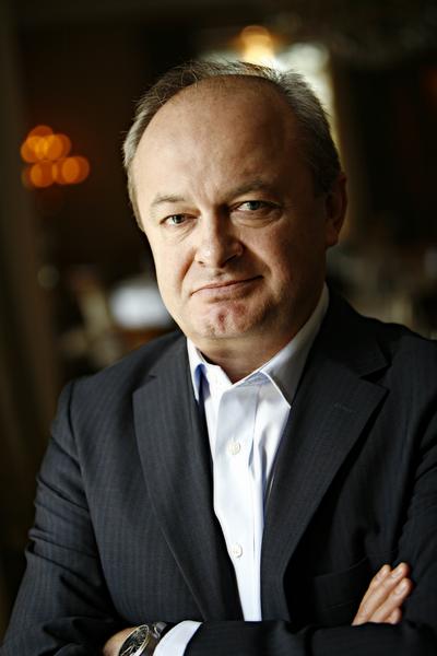 TRANSFER:
Oby technologie, które sprawdziły
się w biznesie, jak najszybciej podbiły polską szkołę — mówi Marek Kobielski,
prezes Dimension Data Polska.