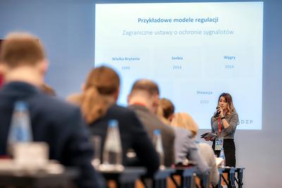 PROBLEM: Uwarunkowania historyczne sprawiają, że zgłaszanie nadużyć menedżerom firm i organom ścigania jest w Polsce źle widziane. Wiele wody w Wiśle upłynie, zanim się to zmieni — mówiła podczas III Forum Compliance Officer Anna Hlebicka- -Józefowicz z kancelarii Domański Zakrzewski Palinka.