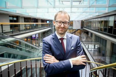 JAK W SEJMIE: Decyzja NWZ oznacza, że Marek Dietl może kierować warszawską giełdą przez następne cztery lata.