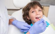 Dentysta może przyjmować uczniów bez obecności rodziców