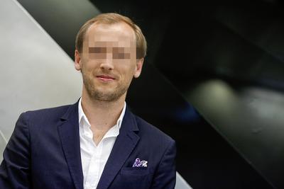 ZMIANA
PODEJŚCIA: Swego czasu Piotr S., jako prezes Fachowcy.pl Ventures, aktywnie i
chętnie namawiał inwestorów do zakupu akcji i obligacji spółki. Obecnie
przekazał nam przez pełnomocniczkę, że nie wyraża zgody na publikację wizerunku
i pełnych danych osobowych.