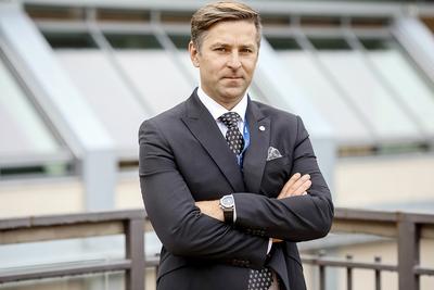 DUMA I POKORA: Ursus, którym zarządza Karol Zarajczyk, w ostatnich latach szczycił się gigantycznymi kontraktami w Afryce. Teraz może „poszczycić się” zgodą sądu na postępowanie układowe.