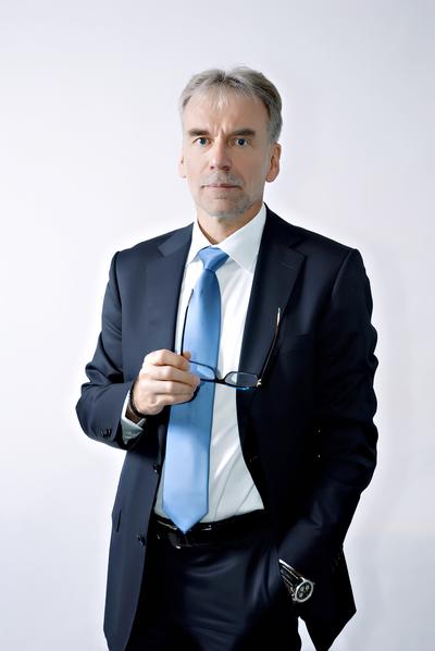 WAŻNY WYBÓR: Każde szybko rozwijające się przedsiębiorstwo staje przed dylematem jak wprowadzać kolejne zmiany oraz jakie nadać im piorytety — mówi Krzysztof Kniszner, prezes Unimy 2000 Systemy Teleinformatyczne S.A.