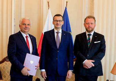 Od lewej: nowo powołany wiceminister zdrowia Waldemar Kraska, premier Mateusz Morawiecki, minister zdrowia Łukasz Szumowski