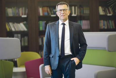 15
MIESIĘCY PRZERWY: ADR długo czekał na możliwość skorzystania ze zwolnień
podatkowych w Euro-Parku Mielec, którym kieruje Krzysztof Ślęzak. Od lipca 2017
r. nie można było włączać do stref ekonomicznych gruntów prywatnych.