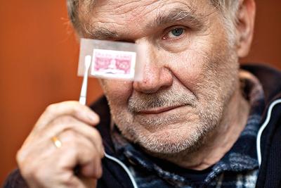 O wartości kolekcjonerskiej znaczków decyduje ich unikatowość, niedostępność, ale i felery - mówi Marek Czelej (FOT. M. Wiśniewski)