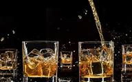 Mniejsza szklaneczka droższej whisky