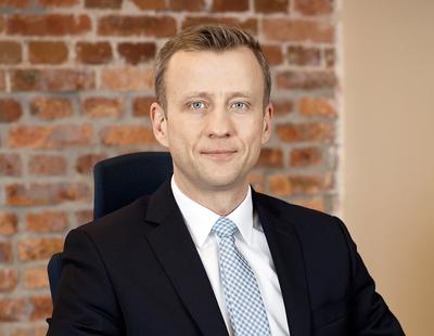 MIĘDZYKONTYNENTALNA
KONKURENCJA: Rafał Gawrylak, prezes ES-System, uważa, że europejscy producenci
oświetlenia nie są już w stanie konkurować ceną z firmami z Dalekiego Wschodu.z
firmami z Dalekiego Wschodu.