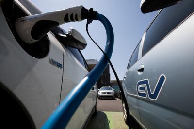 Ładowanie elektrycznego auta