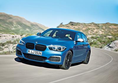 Sekret. BMW M140i jest jedyną „jedynką” z sześciocylindrowym silnikiem pod maską.
Mimo mocnego serca, drapieżnego charakteru i niebagatelnych osiągów nie chwali
się umiejętnościami. Z wyglądu to najnormalniejsza seria 1.