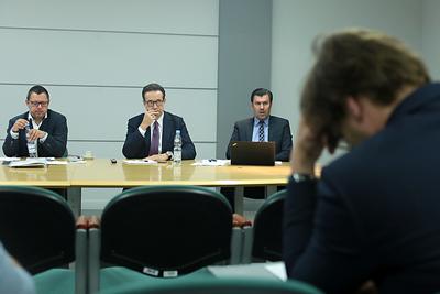 WALNE POTYCZKI: Podczas poniedziałkowego zgromadzenia Robert Neymann, kierujący Biotonem, bronił zasadności sprzedaży SciGenu i podkreślał, że przy zawieraniu transakcji nie było konfliktu interesów. Reprezentujący większość głosów akcjonariusze się z nim zgodzili, ale przedstawiciele funduszu CEE i spółki Zygmunta Solorza byli przeciw.