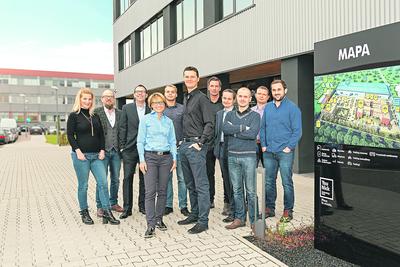 SZEROKA GAMA USŁUG: YouNick, fundusz inwestycyjny z Poznania,
razem z firmami Mindsailors i PozLab proponują start- -upom one-stop-
-shop dla innowacji — miejsce, w którym eksperci sprawdzą, czy pomysł
jest dobry, przetestują go i znajdą dofinansowanie na B+R i wdrożenie.