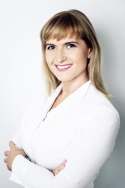 UCIECZKA
DO PRZODU: