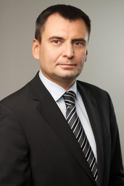 RÓŻNI WŁAŚCICIELE, TEN SAM PREZES: Artur
Pielak, kierował spółką Velvet Care za czasów, gdy należała ona do grupy
Kimberly Clark, kiedy była pod skrzydłami Avallon i teraz, gdy jej głównym
udziałowcem jest Abris. Nie zamierza zmieniać pracy.