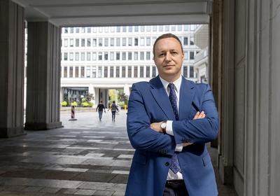 Warmińsko-Mazurskiej
Specjalnej Strefie Ekonomicznej, którą kieruje Grzegorz Smoliński, uciekł
projekt na 160 mln zł, bo słoweński inwestor postanowił rozbudować moce w
rodzimej fabryce.