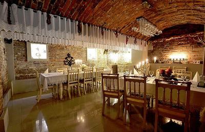 KRAKÓW Restauracja Sąsiedzi - 2 symbole sztućców - Kraków, Miodowa 25 (FOT. ARC)