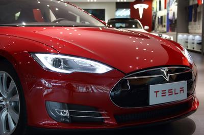 Luksusowy sedan marki Tesla