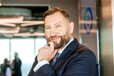 NAJNIŻSZA
OPŁATA: Klienci, inwestujący w sprzedawane online fundusze, płacili dotychczas
wysokie kwoty za zarządzanie. Im większy poziom ryzyka funduszy, tym wyższa
opłata. Na inPZU, decydując się nawet na strategie akcyjne, zapłacimy tylko 0,5
proc. rocznie od zgromadzonej kwoty — mówi Marcin Adamczyk, prezes TFI PZU.