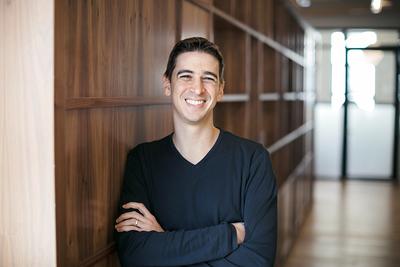 Impuls do
rozwoju: On Freund, menadżer programu WeWork Lab w Europie i Azji, zaznacza, że
po uruchomieniu programu na początku tego roku, wiedząc jak wpływa on na rozwój
start-upów w tzw. fazie early stage, firma czeka na jego start w Warszawie. A
program wspiera ekosystem startupowy, łączy firmy z lokalnymi i globalnymi
partnerami, uniwersytetami i akceleratorami.