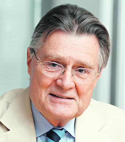 TRADYCJA: Andrzej Blikle jest kolejnym pokoleniem, które prowadziło założoną w 1869 r. cukiernię. Firma chwali się, że osładzała przez ten czas Polakom szczęśliwe i gorzkie chwile.