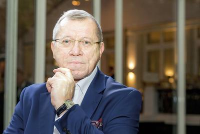 Dr hab. n. med. prof. CMKP Mirosław Ząbek
