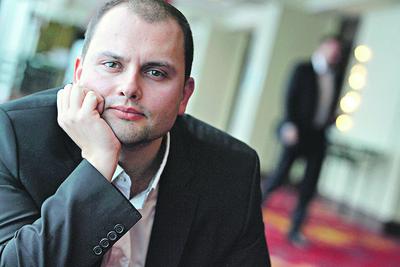 POD LUPĄ ŚLEDCZYCH: Śledztwo, w którym zarzuty udziału w gangu i prania pieniędzy przedstawiono jego współpracownikom, to niejedyny kłopot Marcina Niewęgłowskiego, byłego prezesa Imagisu. Na wniosek obecnego zarządu spółki stołeczna prokuratura bada też wypływy pieniędzy na prywatne konta eksszefa (z tytułu zaliczki na wynagrodzenie i zakupu akcji MapGo24). Marcin Niewęgłowski zapewnia, że były zgodne z prawem.