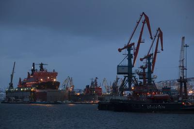 Port w Murmańsku (fot. Bloomberg)