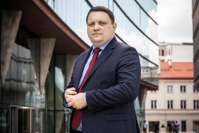 NOWY
SZEF, NOWA STRATEGIA: Marcin Chludziński jest prezesem KGHM od połowy 2018 r. W
grudniu przedstawił strategię koncernu, zakładającą m.in. istotne inwestycje w
energetykę.