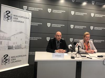 Na zdjęciu: Artur de Rosier i Marzena Wodzińska podczas konferencji prasowej